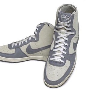 Nike Classic Air Force 1  Size 7 (BRAND NEW)